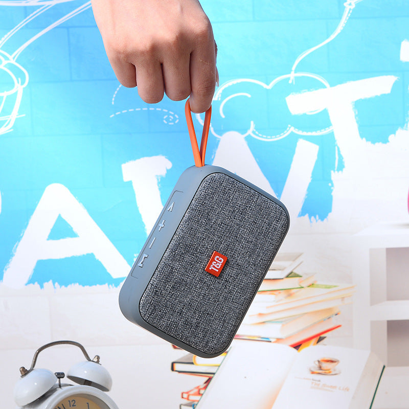 Portable wireless Bluetooth speaker, Dual Bass Boost Technology, Hands-Free Calling, Multi-Format Playback�- Supports USB/TF card and MP3, FM Radio with Auto-Scan, Compact & Portable�- Lightweight (258g)