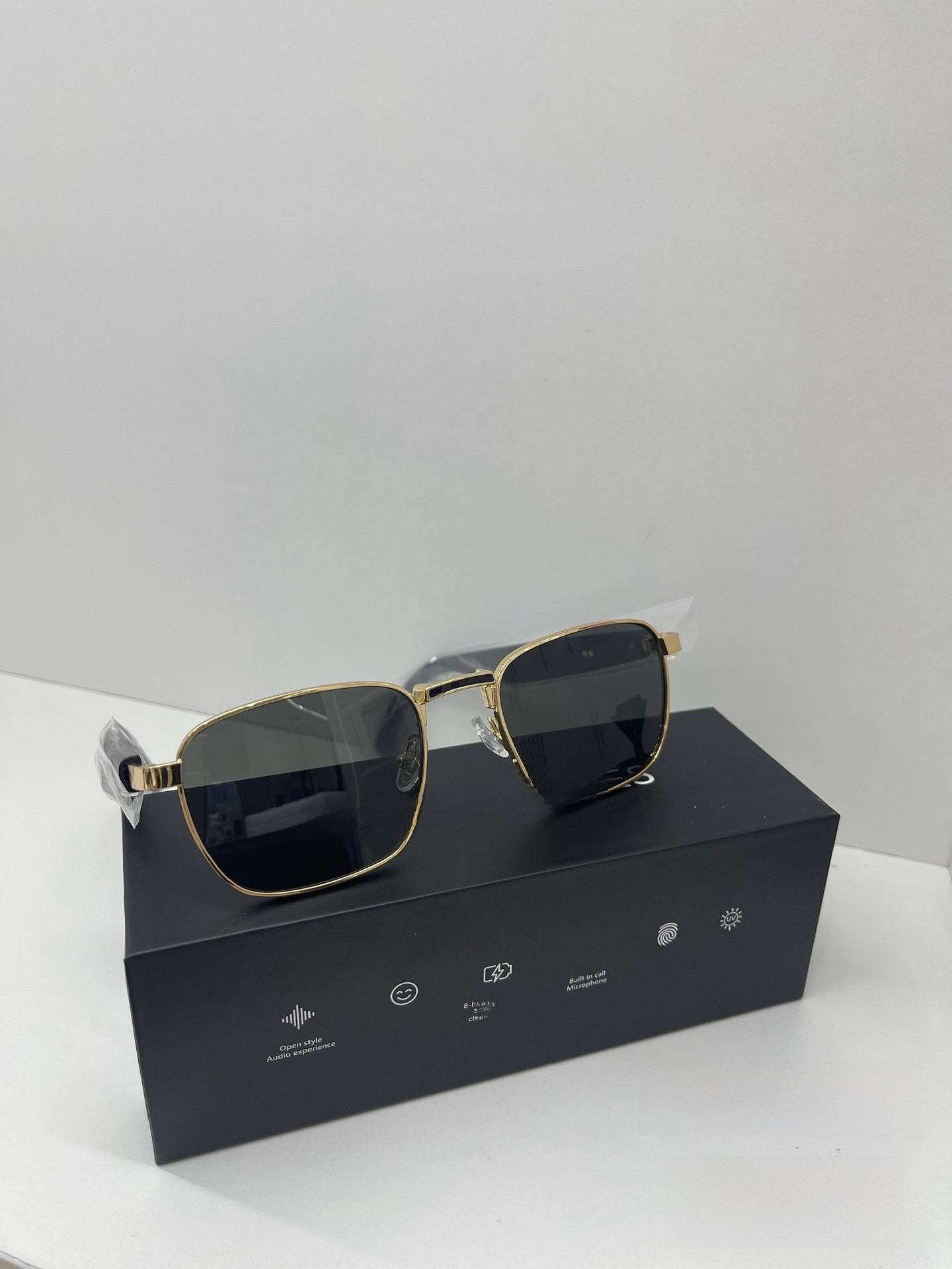 Smart glasses - suitable for both men and women, Bluetooth Connectivity, Interchangeable Lenses, Lightweight Design 70G, Touch Controls, Battery Capacity 180mAh,