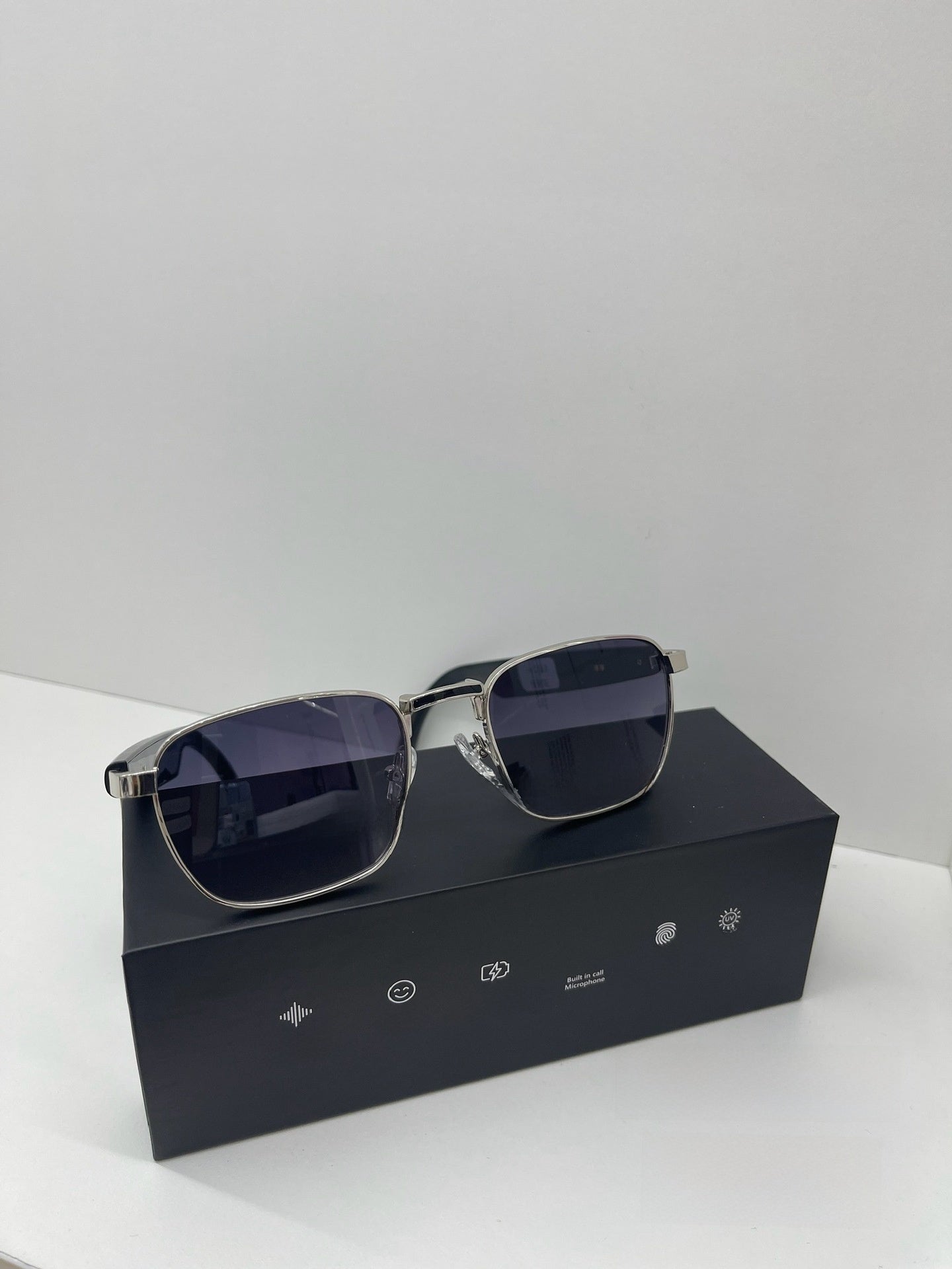 Smart glasses - suitable for both men and women, Bluetooth Connectivity, Interchangeable Lenses, Lightweight Design 70G, Touch Controls, Battery Capacity 180mAh,