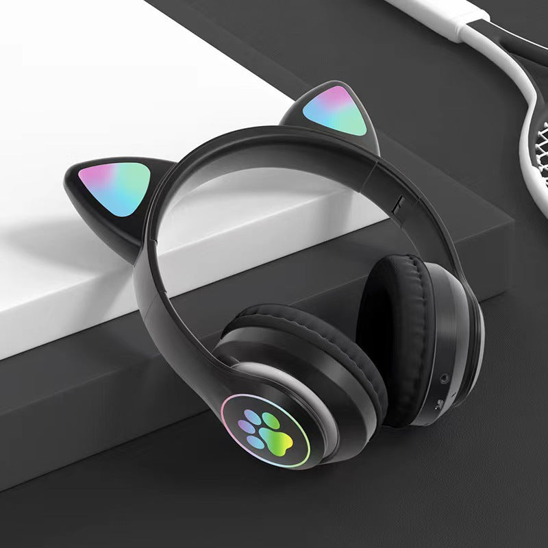 Over-ear Bluetooth headset Features stylish cat ears with customizable breathing lights, offering a unique aesthetic for gaming and fashion.