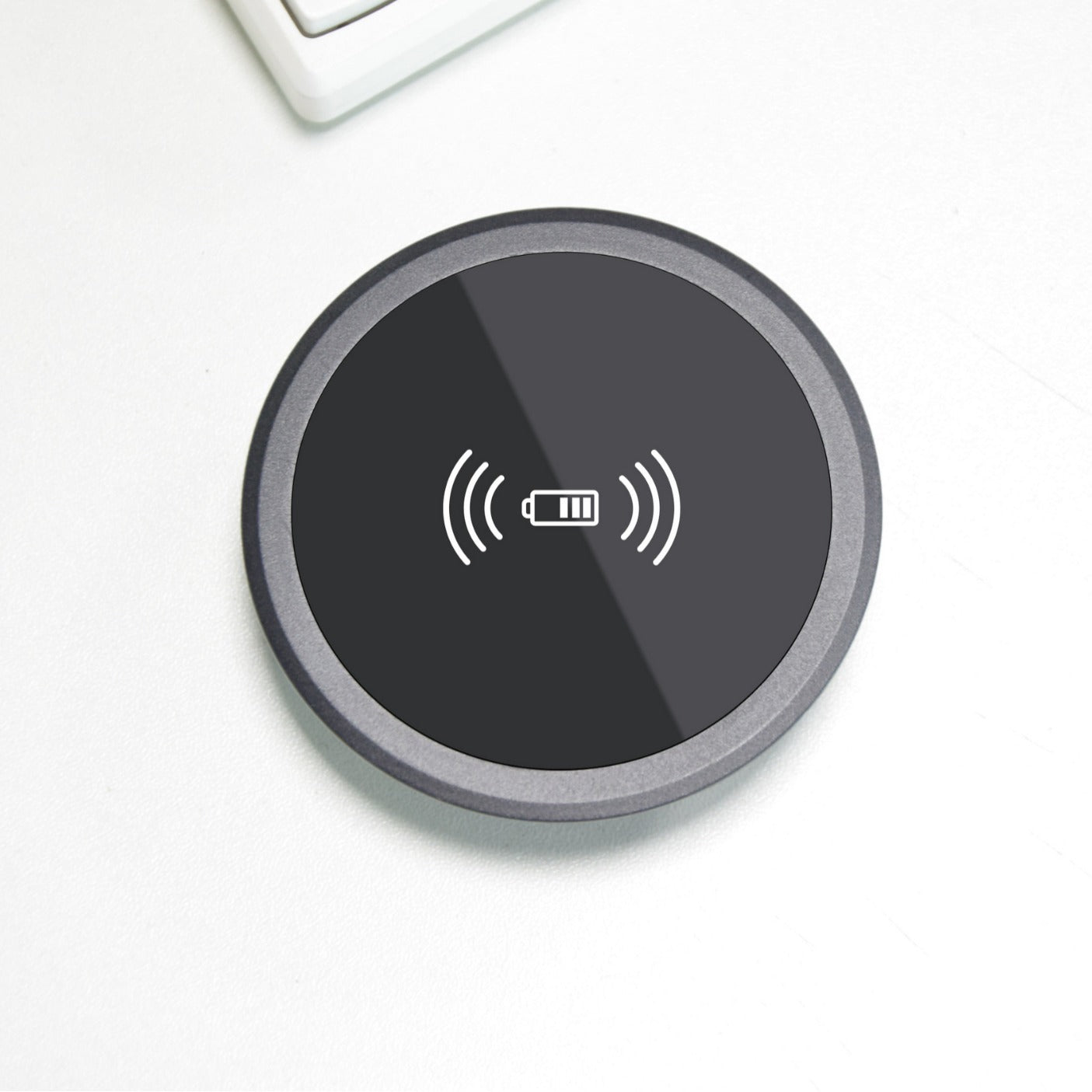 Embedded Desktop Wireless Charger 15W Fast Charging Qi Compatible