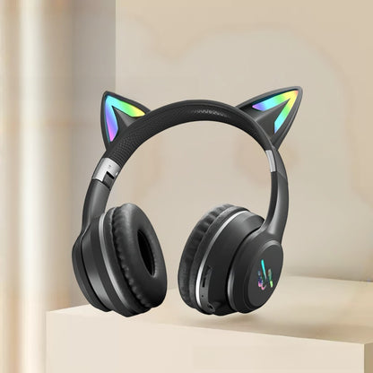 Over-ear Bluetooth headset Features stylish cat ears with customizable breathing lights, offering a unique aesthetic for gaming and fashion.